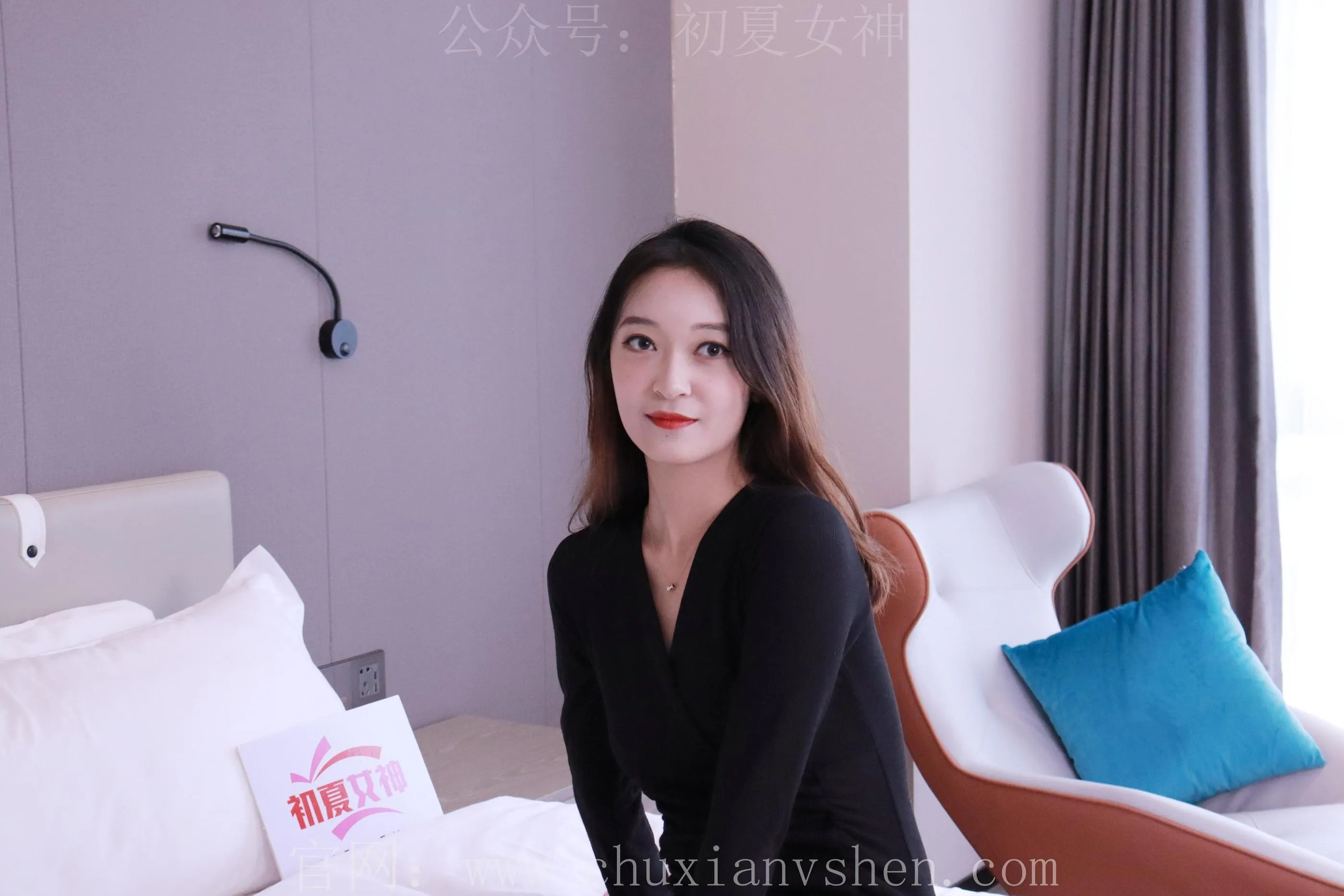 初夏女神 NO.013 依依黑色瘦身连衣裙搭小黑皮鞋 [146P]插图5